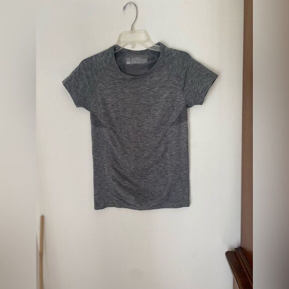 Victoria’s Secret sport grey short sleeve workout top size large - Picture 1 of 12